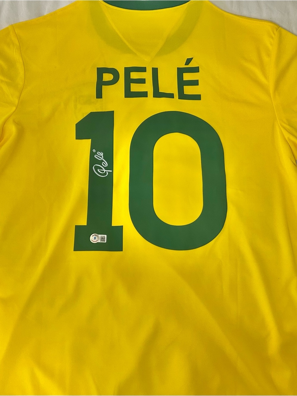 PELE’ Autographed Jersey Beckett COA.